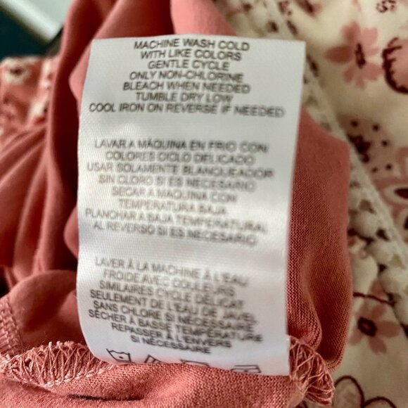 Absolutely Famous Cold Shoulder Top Tie in Back Women's Size Medium NEW - Picture 9 of 9